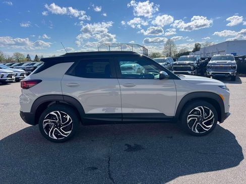 New 2026 Chevrolet TrailBlazer RS w/ Convenience Package AWD/4WD image 3