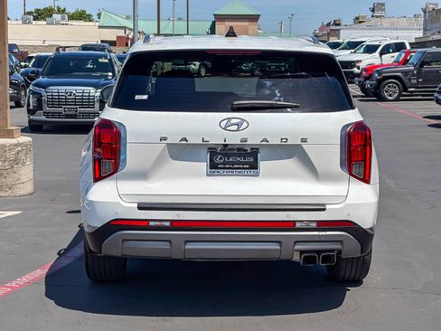 Used 2023 Hyundai Palisade Limited FWD image 3