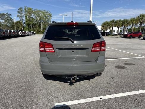 Used 2019 Dodge Journey SE FWD image 4