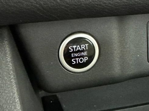 Certified 2023 Nissan Rogue SV FWD image 10