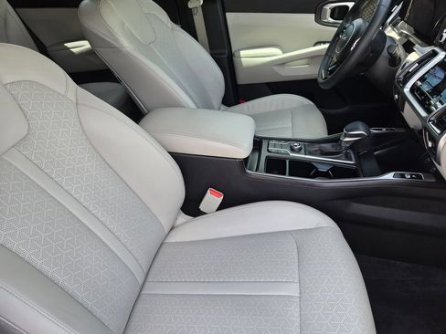 Certified 2022 Kia Sorento S FWD image 19