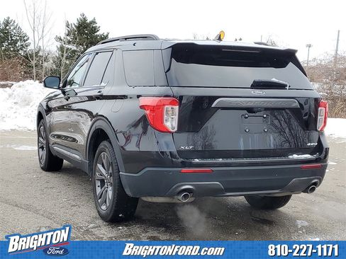 Used 2023 Ford Explorer XLT w/ Equipment Group 202A image 3