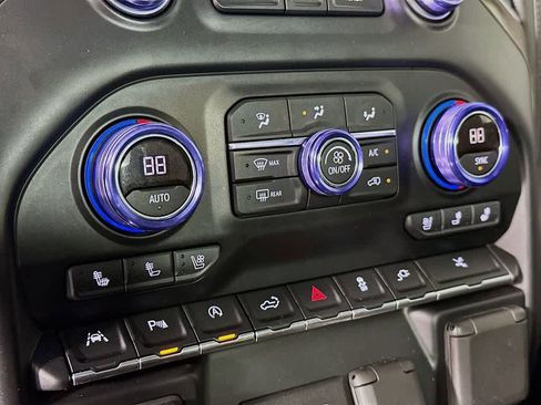 Used 2019 Chevrolet Silverado 1500 High Country w/ Technology Package image 18