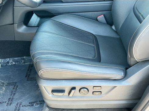 Used 2025 INFINITI QX80 Sensory image 18