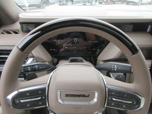 New 2026 GMC Yukon XL Denali w/ Denali Reserve Package AWD/4WD image 18