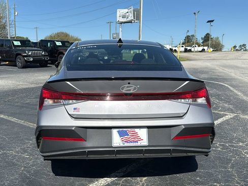Used 2025 Hyundai Elantra Sport image 6