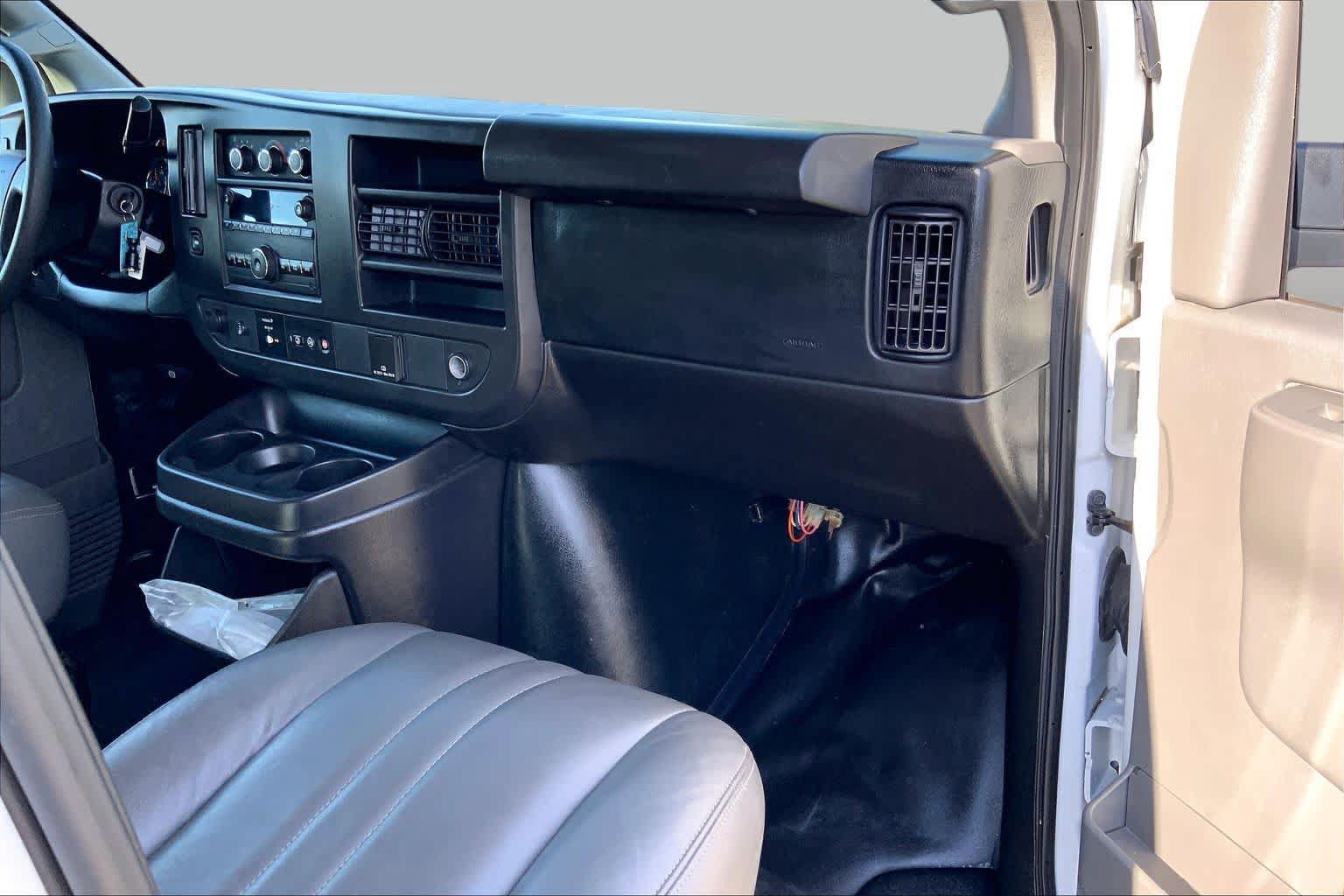 Used 2019 Chevrolet Express 2500 Extended RWD image 16
