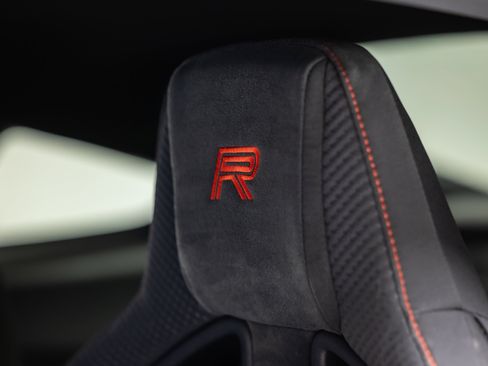 Used 2016 Ford Mustang Shelby GT350R w/ GT350R Equipment Group 920A image 66