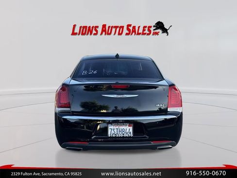 Used 2016 Chrysler 300 C RWD image 6