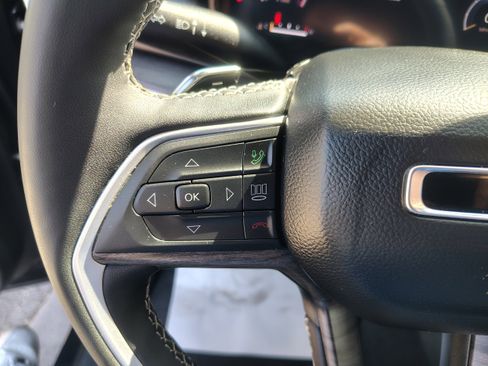 Certified 2024 Jeep Grand Cherokee Limited image 32