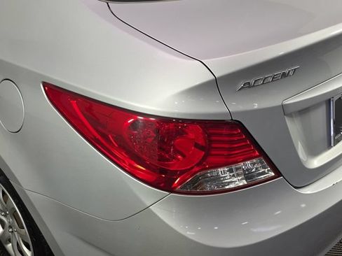 Used 2012 Hyundai Accent GLS FWD image 33