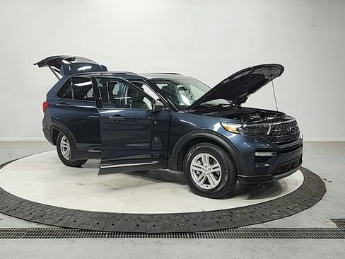 Used 2022 Ford Explorer XLT w/ Equipment Group 202A AWD/4WD image 9