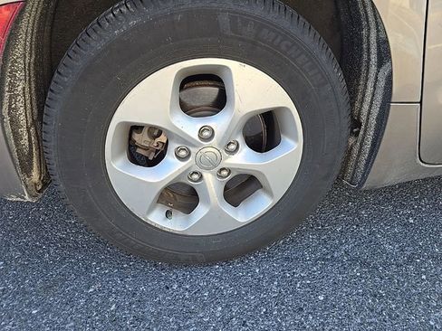 Used 2017 Chrysler Pacifica LX w/ Tire & Wheel Group image 13