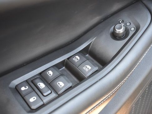 Used 2023 Jeep Grand Cherokee Altitude RWD image 11