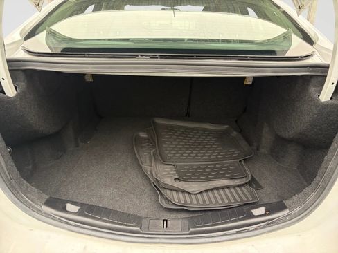 Used 2017 Ford Fusion SE w/ Fusion SE Technology Package FWD image 13