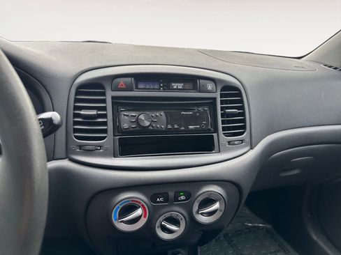 Used 2010 Hyundai Accent GS FWD image 8