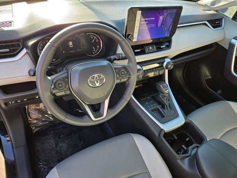 Used 2023 Toyota RAV4 XLE Premium image 9
