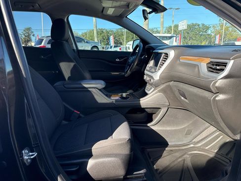 Used 2021 GMC Acadia SLE image 9