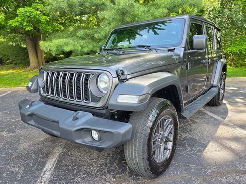 Used 2024 Jeep Wrangler Unlimited Sport AWD/4WD image 4