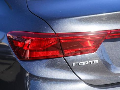 Certified 2022 Kia Forte LXS image 11