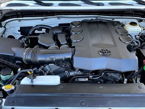 Used 2014 Toyota FJ Cruiser 4WD w/ Upgrade Package image 32