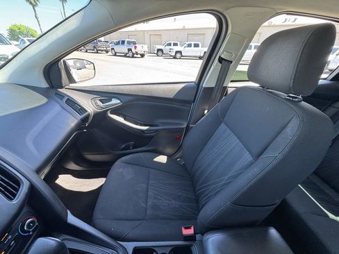 Used 2017 Ford Focus SE FWD image 29