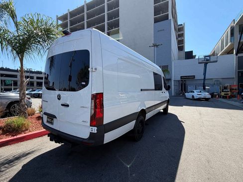 Used 2024 Mercedes-Benz Sprinter 2500 image 4