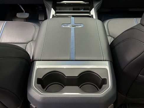 Used 2026 Ford F450 Platinum w/ FX4 Off-Road Package image 39