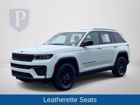 Used 2026 Jeep Grand Cherokee Altitude RWD image 5