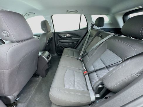 Used 2024 GMC Terrain SLE w/ Driver Convenience Package FWD image 15