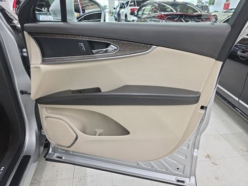 Used 2017 Lincoln MKX Reserve w/ Lincoln MKX Climate Package AWD/4WD image 13