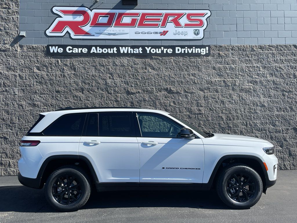 Certified 2025 Jeep Grand Cherokee Altitude AWD/4WD image 4