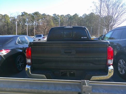 Used 2022 Toyota Tacoma SR5 image 8