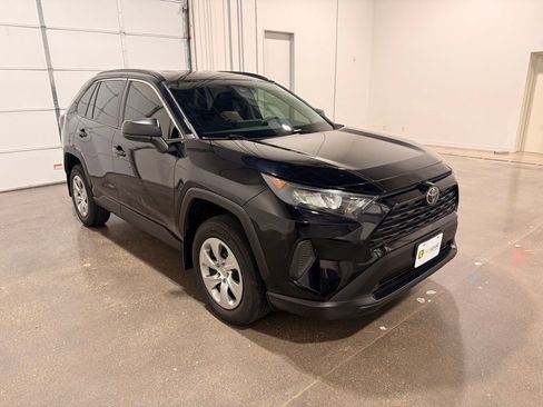 Used 2021 Toyota RAV4 LE image 3