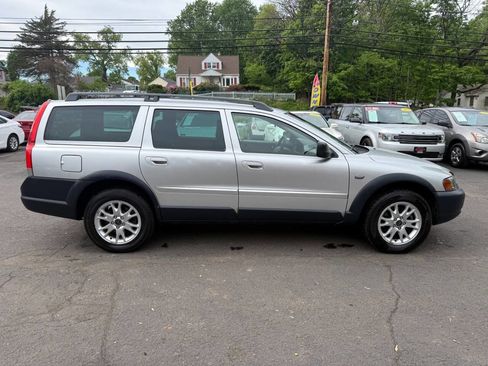 Used 2004 Volvo V70 AWD/4WD image 4