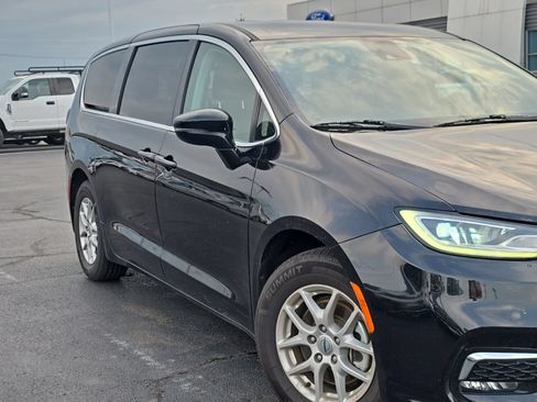 Used 2024 Chrysler Pacifica Touring-L FWD image 64