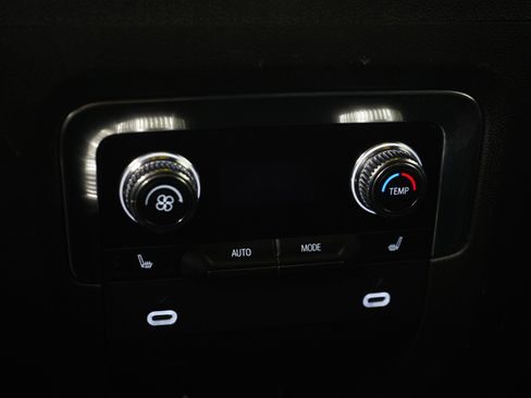 Used 2022 GMC Yukon XL Denali AWD/4WD image 22