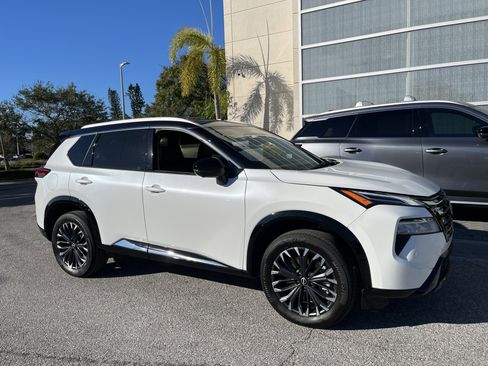 Used 2025 Nissan Rogue Platinum w/ Tech Package image 7