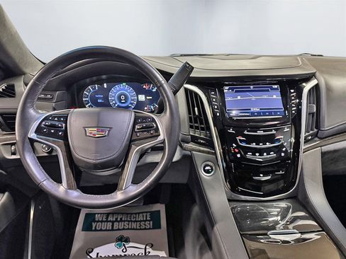 Used 2019 Cadillac Escalade Platinum image 18