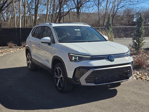 New 2026 Volkswagen Taos SEL image 7