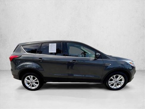 Used 2019 Ford Escape SE FWD image 5