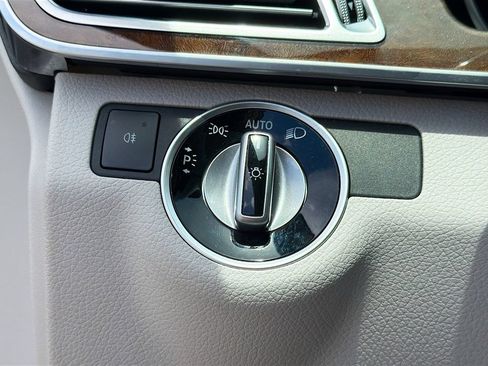 Used 2014 Mercedes-Benz E 350 4MATIC Sedan w/ Premium 1 Package image 33