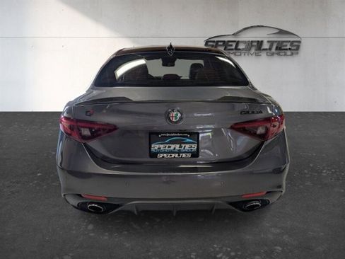 Used 2017 Alfa Romeo Giulia Ti w/ TI 19" Sport Package AWD/4WD image 9