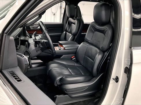 Used 2024 Lincoln Navigator Reserve w/ Monochromatic Package AWD/4WD image 23