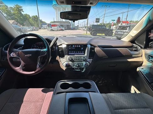 Used 2017 Chevrolet Suburban LS w/ Enhanced Driver Alert Package RWD image 9
