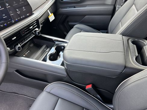 New 2025 Chevrolet Suburban Premier image 23