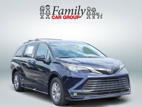 New 2026 Toyota Sienna XLE image 2