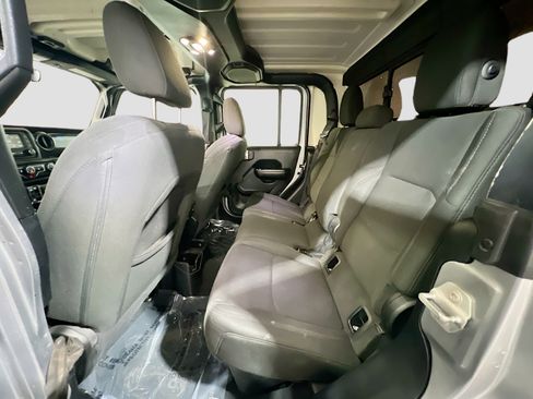 Used 2020 Jeep Gladiator Sport w/ Quick Order Package 24S image 16
