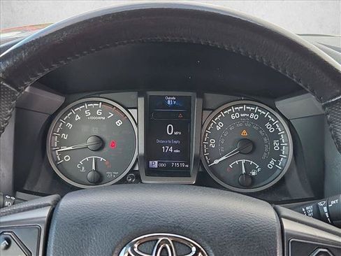 Used 2016 Toyota Tacoma TRD Sport w/ Towing Package RWD image 11
