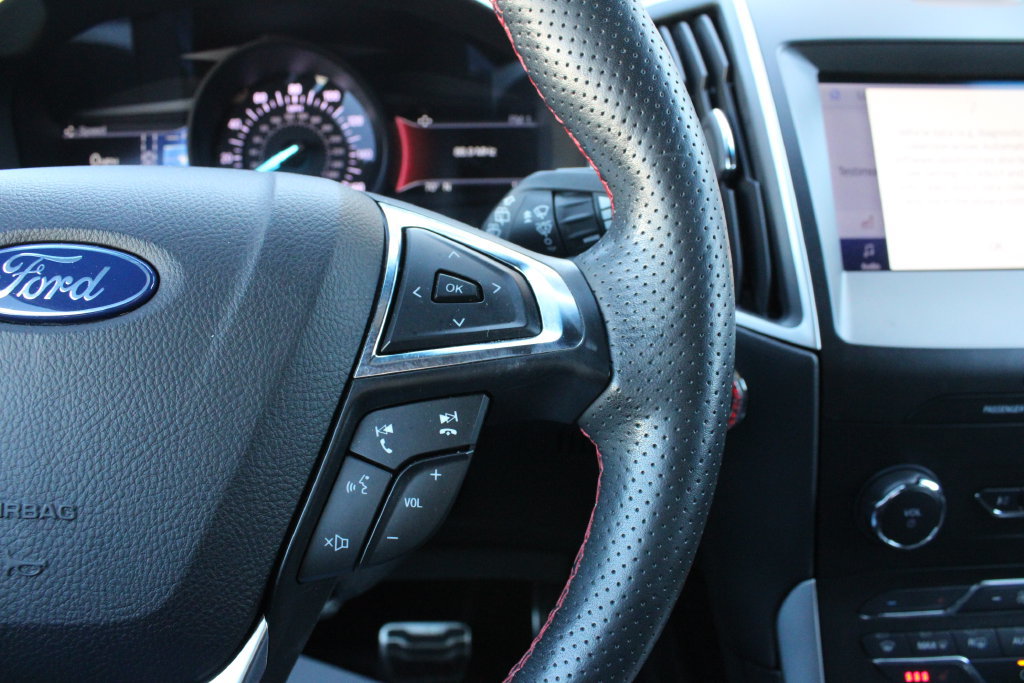 Used 2020 Ford Edge ST-Line w/ Cold Weather Package FWD image 12